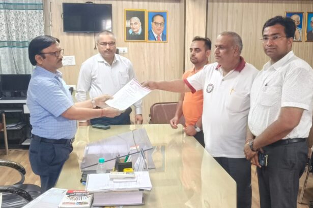 जीएसटी कमिश्नर को ज्ञापन