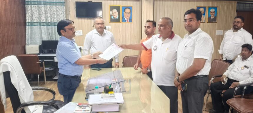 जीएसटी कमिश्नर को ज्ञापन