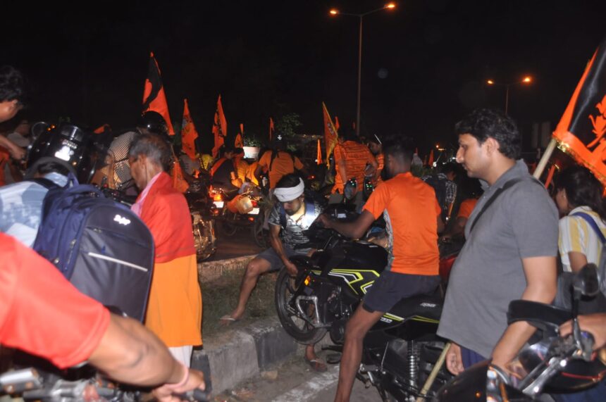 हाईवे पर मुसीबत में कांड़िया