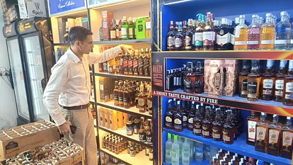 लुहसन पर रोक शराब पर नहीं