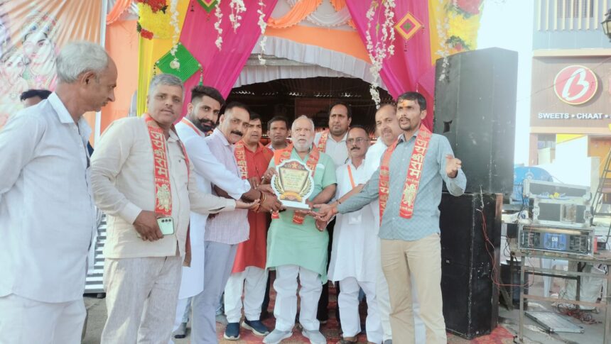 मयंक के कांवड़ कैंप का उद्घाटन