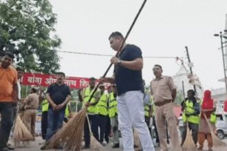 सीईओ कैंट ने लगायी झाडू