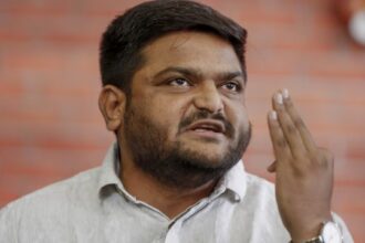 हार्दिक पटेल के बगावती सुर