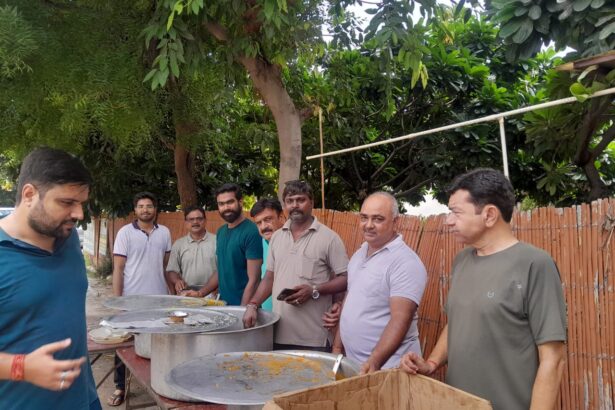 मंदिर समिति का विशाल भंडारा