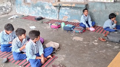 पढ़ाने के अलावा तमाम काम