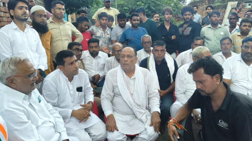 परिजनों से मिले कांग्रेसी