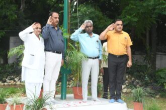 मेडिकल में फराया तिरंगा