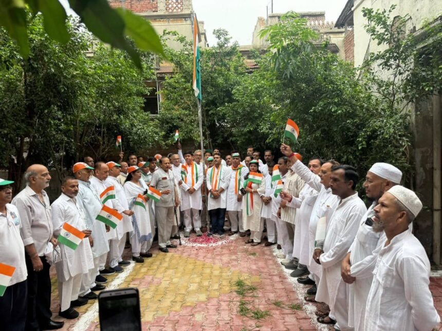 रंजन शर्मा ने फहराया तिरंगा