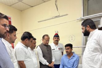 कपिल से मिले धर्मेंद्र भारद्वाज