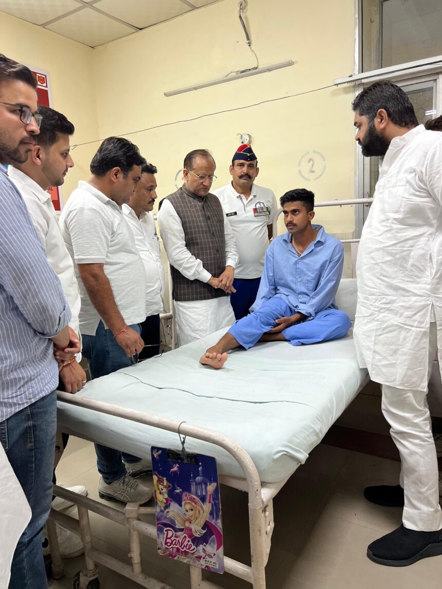 कपिल से मिले धर्मेंद्र भारद्वाज