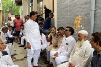 पीड़ित परिवार से मिले अकबर