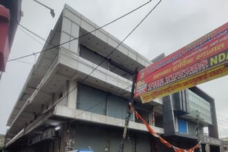 अजीब रिवाज बड़ों को छोड़ छोटाें को तोड़