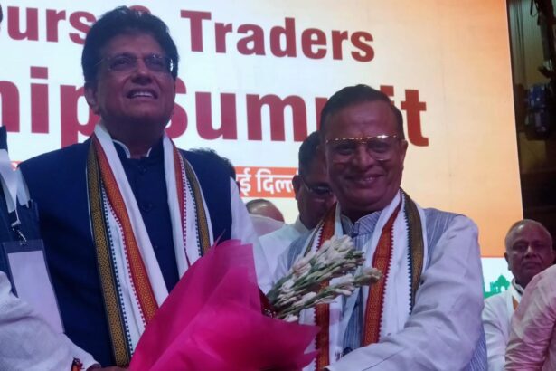 मेरठ के शारदा ने किया संबोधित