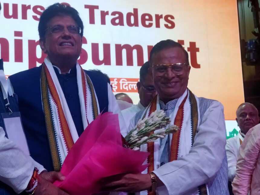 मेरठ के शारदा ने किया संबोधित