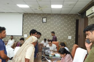 जन-सुनवाई उमड़ी भीड़