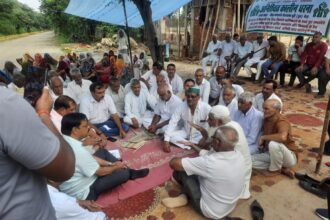 अफसरों को किसानों ने ही दिया समझा