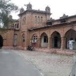 मठाधीश ऊर्दू लिपिक सब पर भारी