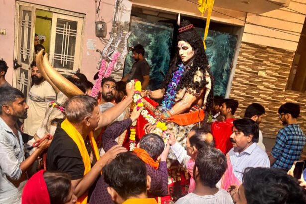 शिव व काली का भव्य स्वागत