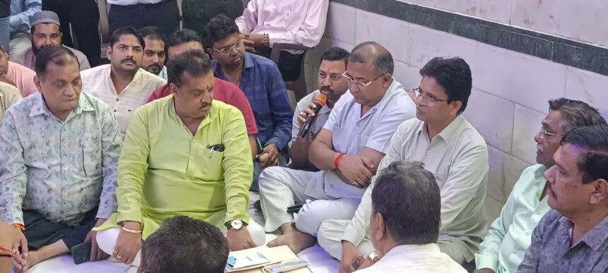 विजय आनंद को धमकी से उबाल