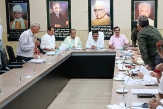 समिति की बैठक में शामिल हुए एमएलसी
