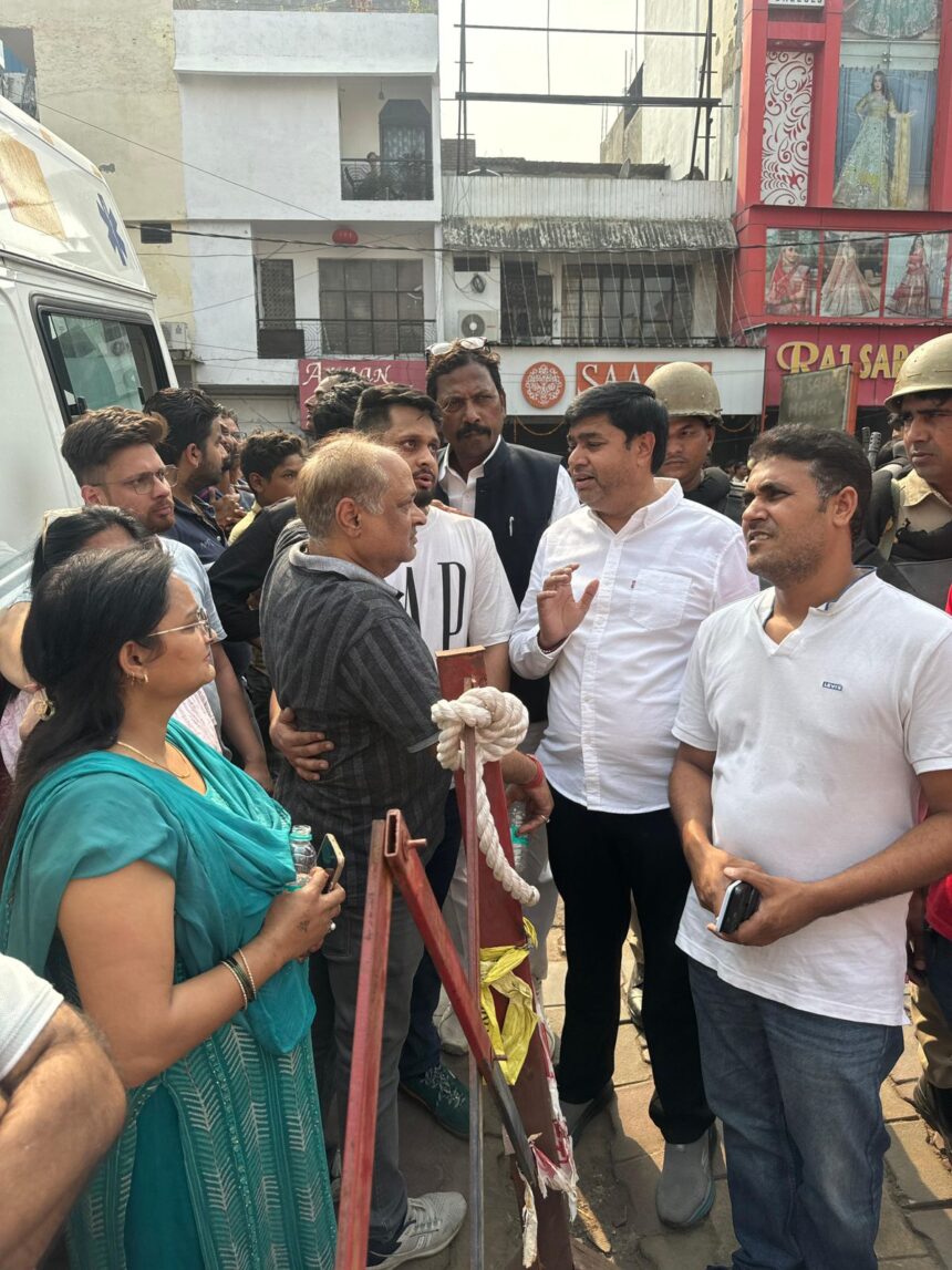 कांग्रेसी रंजन शर्मा पहुंचे सेंट्रल मार्केट