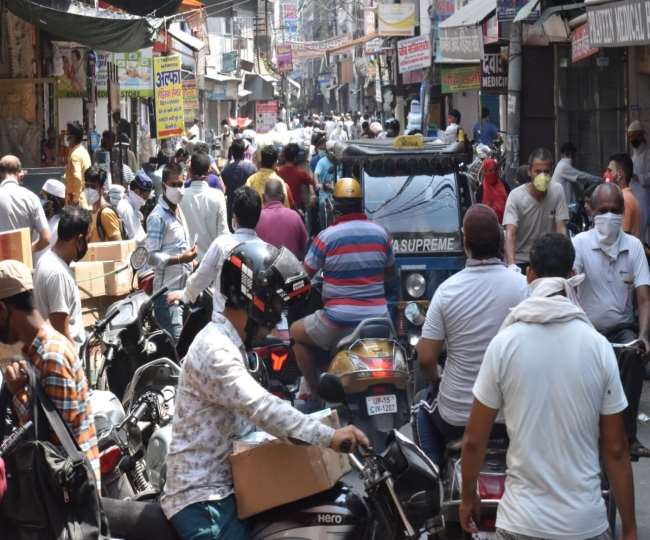शहर के बाजार मेलों से गुलजार