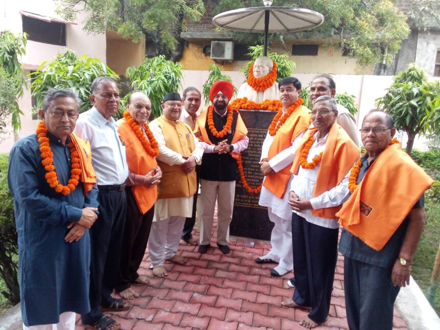 लोह पुरुष को किया नमन