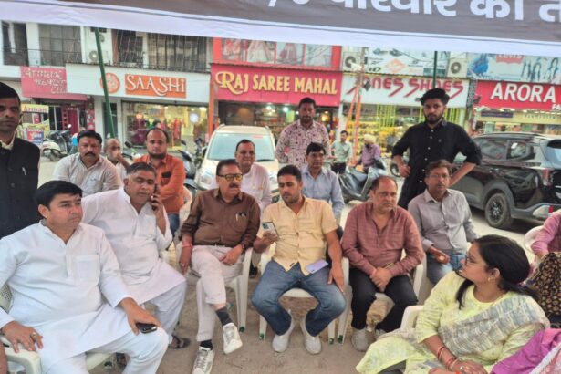 सेंट्रल मार्केट पहुंचे कांग्रेस के रंजन शर्मा