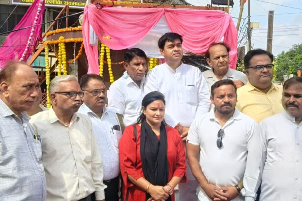 महर्षि वाल्मीकि को किया नमन