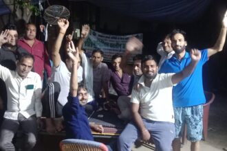 सर्दी बरसात में भी डटे रहे किसान