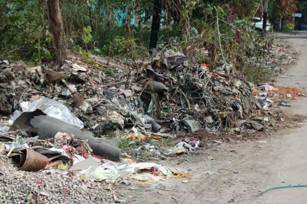 सर्विस रोड की बदहाली से एनएचएआई बे-खबर