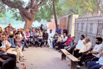 अपनों के बीच कैंट विधायक