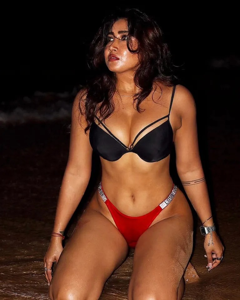 बेचारी! सोफिया को मसल डाला