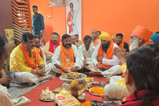 शिव सैनिकों का शस्त्र पूजन