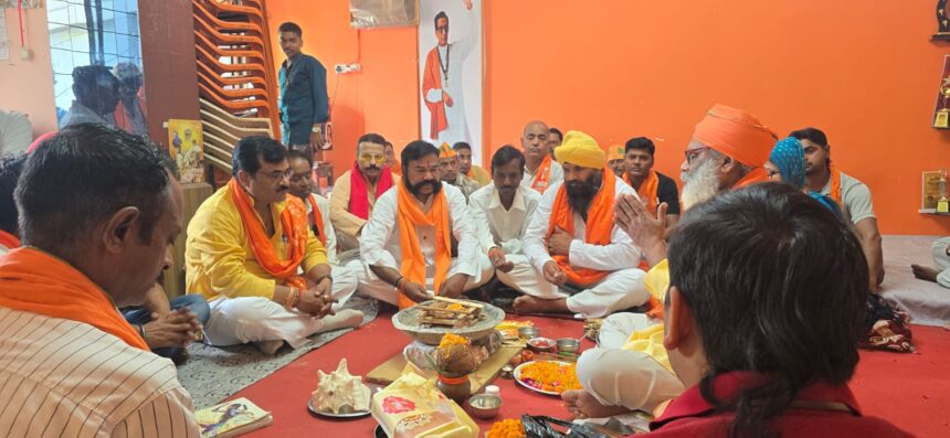 शिव सैनिकों का शस्त्र पूजन