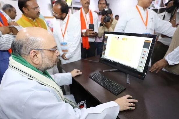 ZOHO को क्यों ले रहे हाथों हाथ