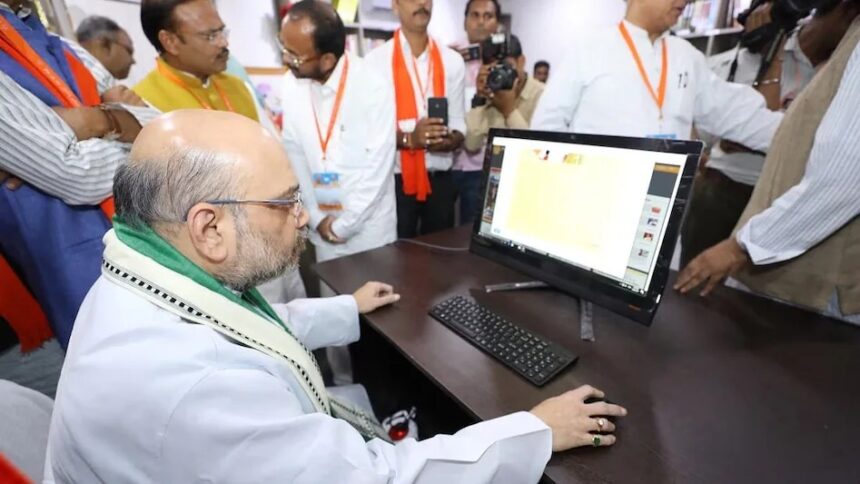 ZOHO को क्यों ले रहे हाथों हाथ