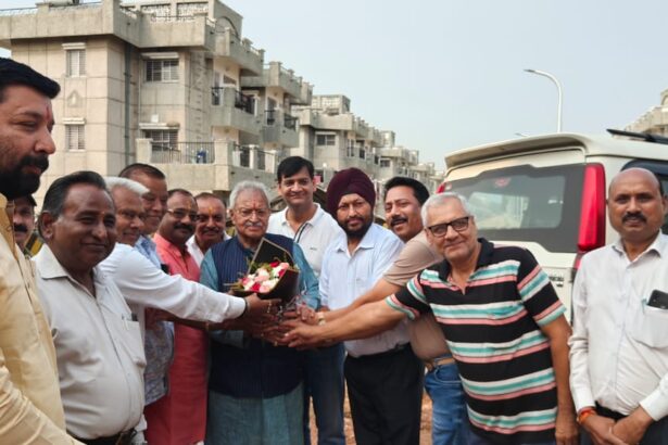 डा. वाजपेयी का किया अभिनंदन