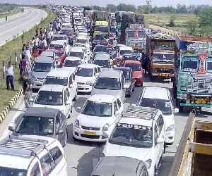 हाइवे की मुसीबतों से बेखबर एनएचएआई