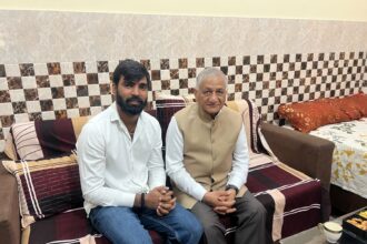 संघ प्रचारक के आवास पर पहुंचे वीके सिंह