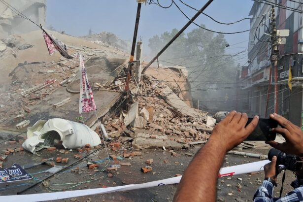 कब्र की मानिंद नजर आता है कांप्लैक्स