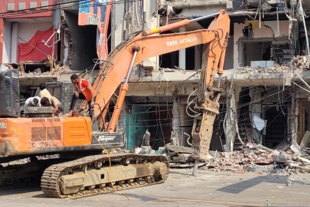 अभी और बर्बादी होनी बाकि है..