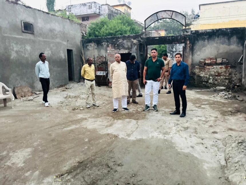 कैंट में गोशाला का कवायद में विधायक