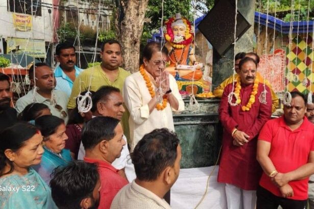 महर्षि वाल्मीकि को सांसद का नमन