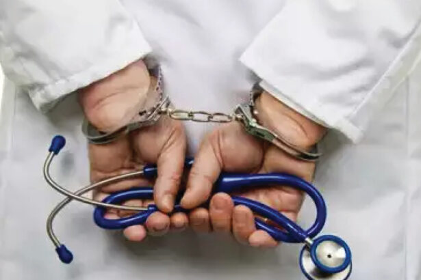 डाक्टरों को ना बनाओ बलि का बकरा