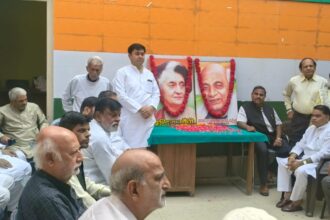 स्वतंत्रता सेनानियों को किया नमन