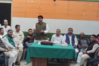 ब्लॉस्ट में मरने वालों को कांग्रेस की श्रद्धांजलि