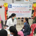 ऋषभ एकाडेमी में डेंटल चेकअप कैंप
