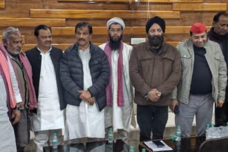 शहर सपा की बैठक में पहुंचे आकिल मुर्तजा