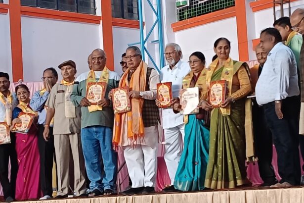 वैश्य मेधावियों का किया सम्मान